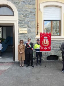 Inaugurazione scuola primaria “Edmondo De Amicis”di Balangero : il Sindaco Franco Romeo (al centro) , la Dirigente scolastica Katia Vincenza Miglionico (alla sua destra).